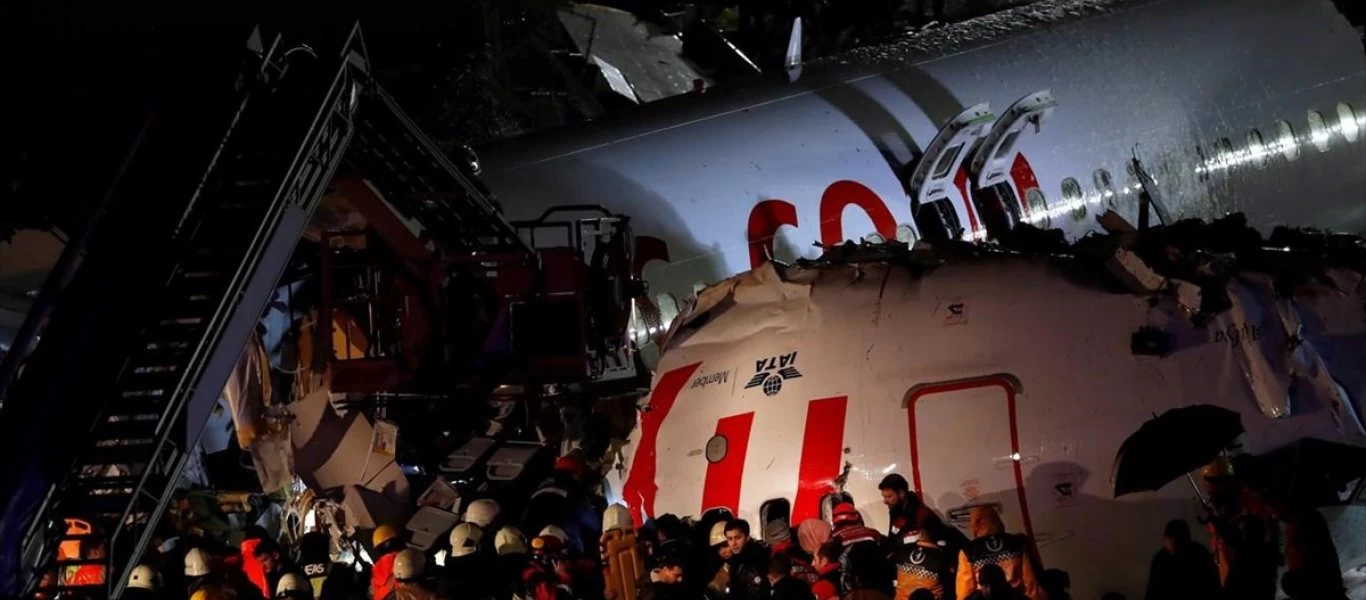 Βίντεο-ντοκουμέντο από την συντριβή του αεροπλάνου στην Κωνσταντινούπολη - Τρεις νεκροί (βίντεο-φωτο)